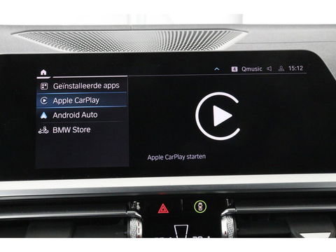BMW 3-serie 330e M Sport | Panoramadak | Head-Up | Laserlight | Adaptive cruise | Leder | Stoelverwarming | Camera | Sfeerverlichting | Carplay | Sportstoelen | Live Cockpit