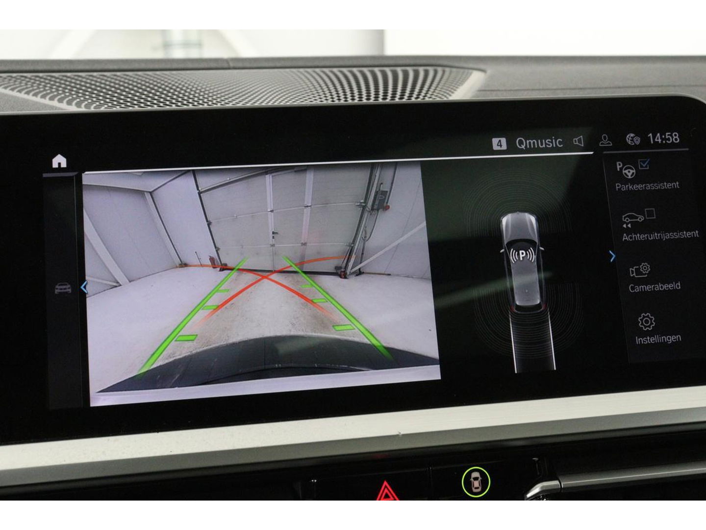 BMW 3-serie 330e M Sport | Panoramadak | Head-Up | Laserlight | Adaptive cruise | Leder | Stoelverwarming | Camera | Sfeerverlichting | Carplay | Sportstoelen | Live Cockpit