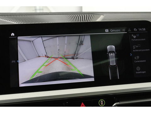 BMW 3-serie 330e M Sport | Panoramadak | Head-Up | Laserlight | Adaptive cruise | Leder | Stoelverwarming | Camera | Sfeerverlichting | Carplay | Sportstoelen | Live Cockpit