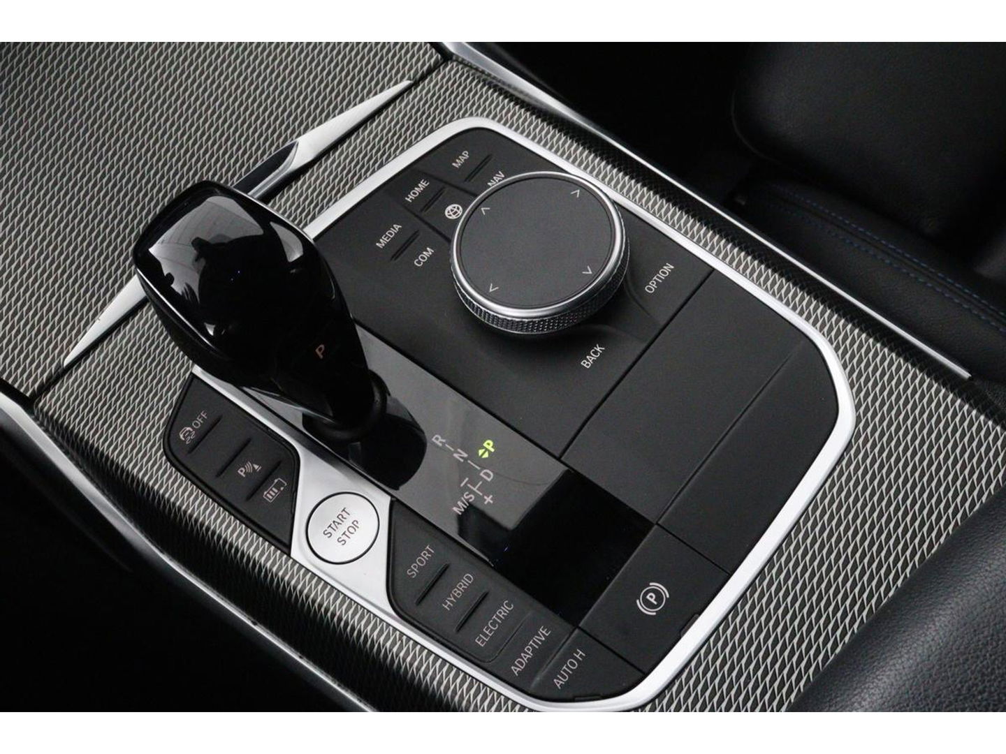 BMW 3-serie 330e M Sport | Panoramadak | Head-Up | Laserlight | Adaptive cruise | Leder | Stoelverwarming | Camera | Sfeerverlichting | Carplay | Sportstoelen | Live Cockpit