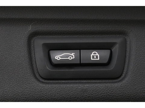 BMW 3-serie 330e M Sport | Panoramadak | Head-Up | Laserlight | Adaptive cruise | Leder | Stoelverwarming | Camera | Sfeerverlichting | Carplay | Sportstoelen | Live Cockpit