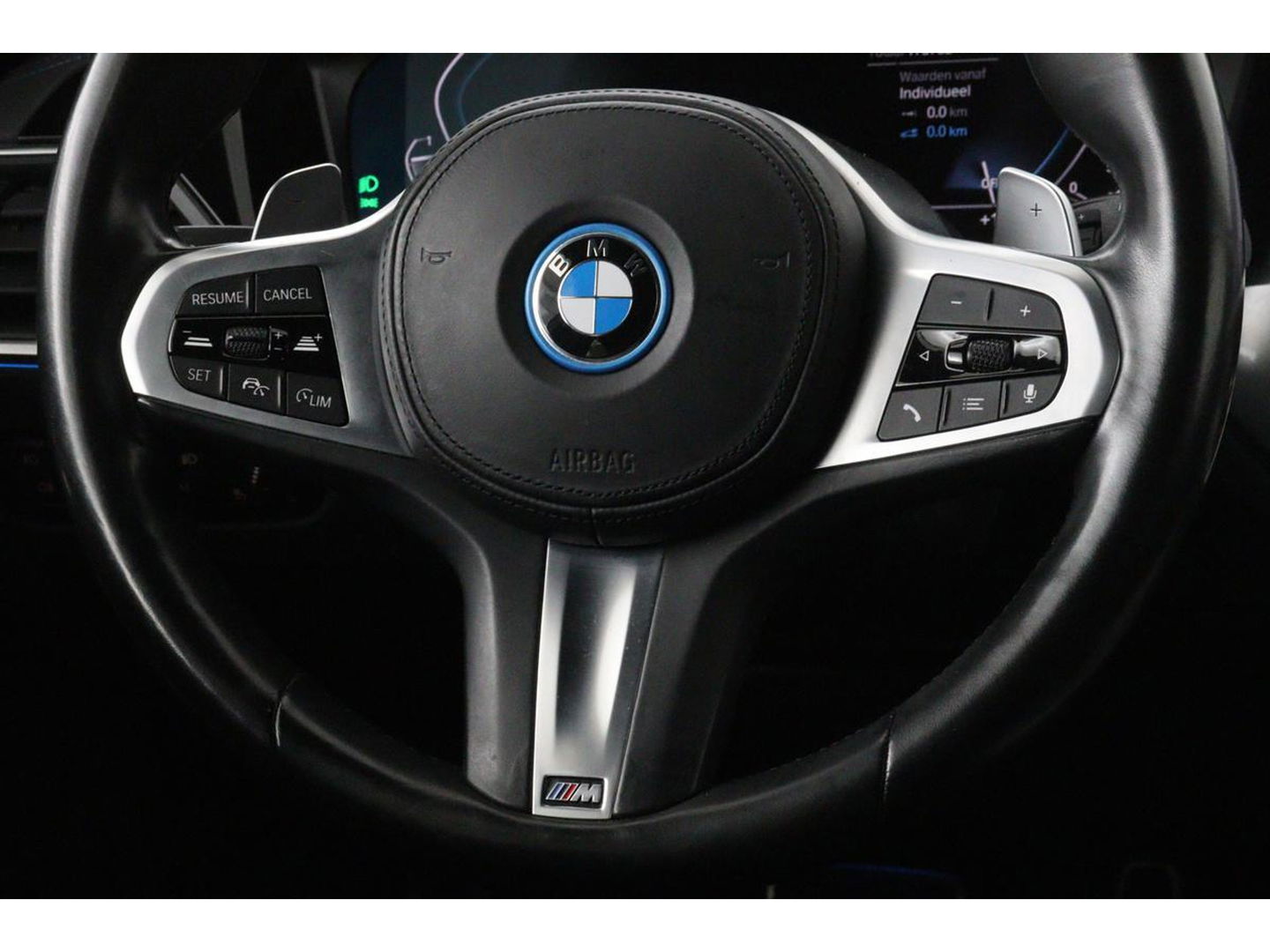 BMW 3-serie 330e M Sport | Panoramadak | Head-Up | Laserlight | Adaptive cruise | Leder | Stoelverwarming | Camera | Sfeerverlichting | Carplay | Sportstoelen | Live Cockpit