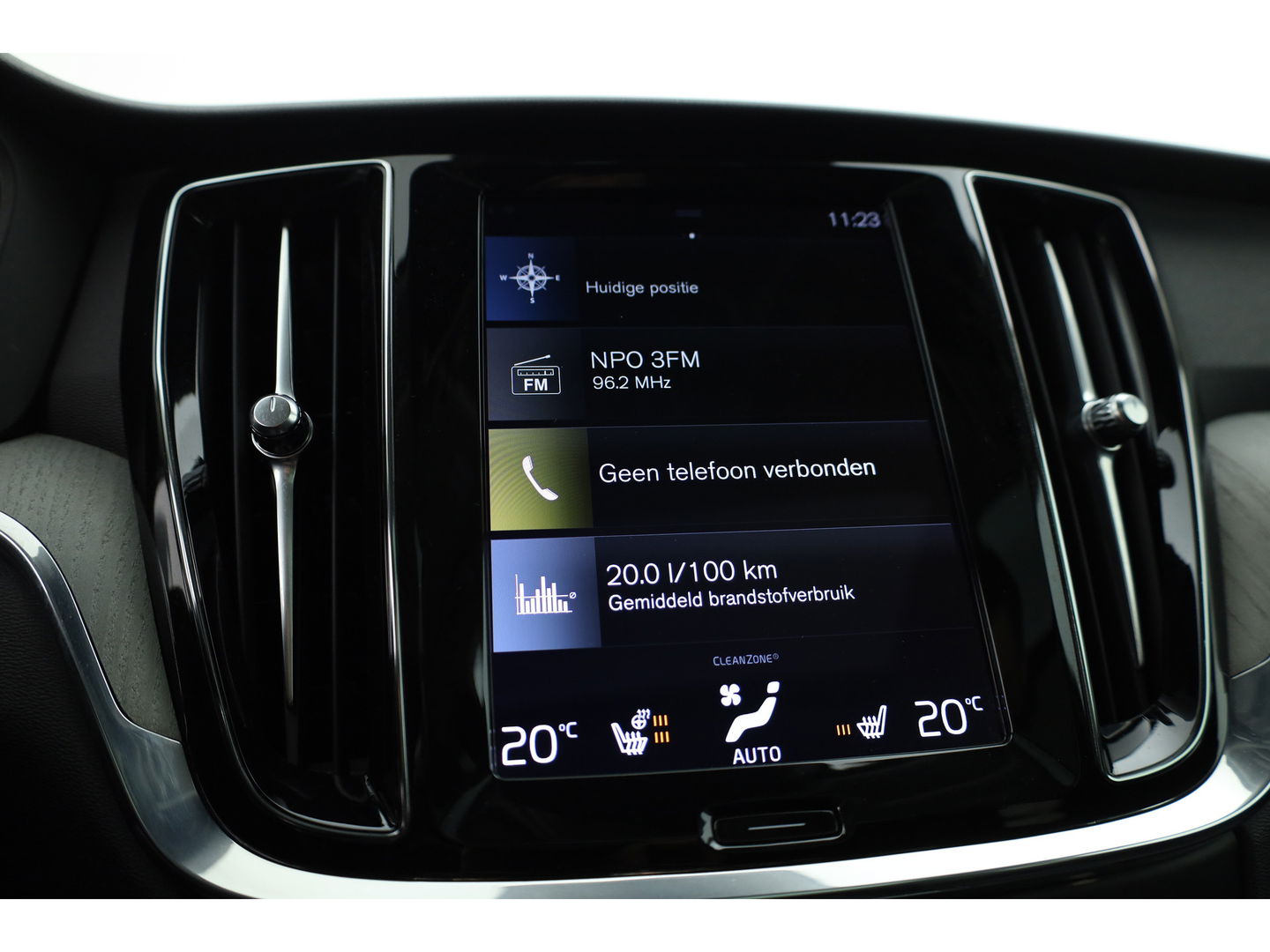 Volvo V60 2.0 T8 Recharge AWD R-Design | Pano | H&K | 360 Cam | Trekhaak | ACC | Stoel- Stuurverw. |