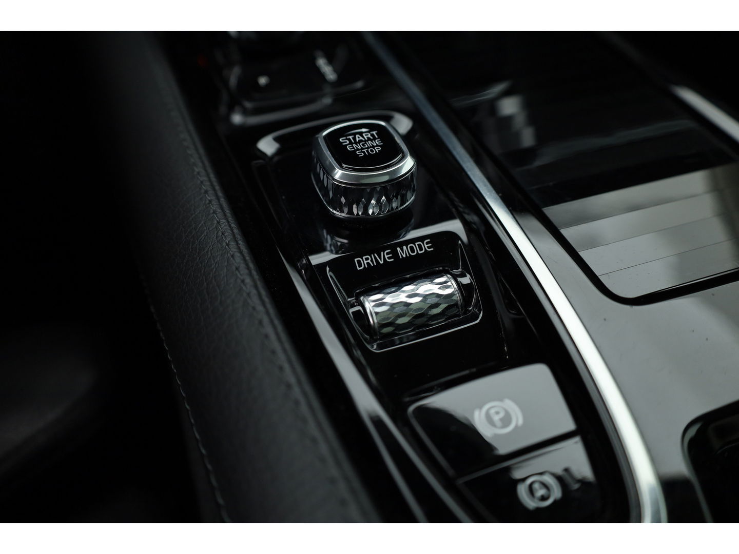 Volvo V60 2.0 T8 Recharge AWD R-Design | Pano | H&K | 360 Cam | Trekhaak | ACC | Stoel- Stuurverw. |