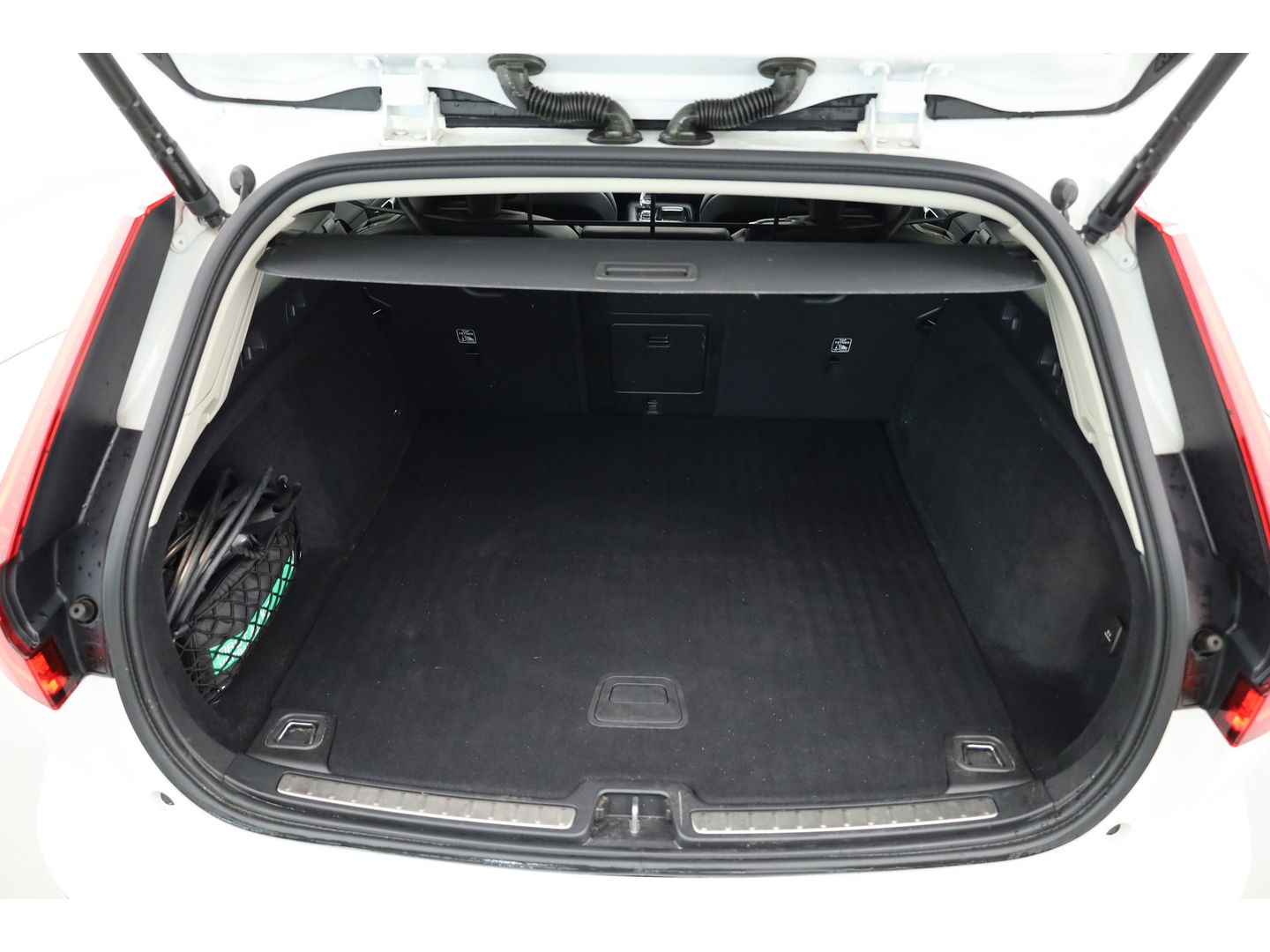 Volvo V60 2.0 T8 Recharge AWD R-Design | Pano | H&K | 360 Cam | Trekhaak | ACC | Stoel- Stuurverw. |