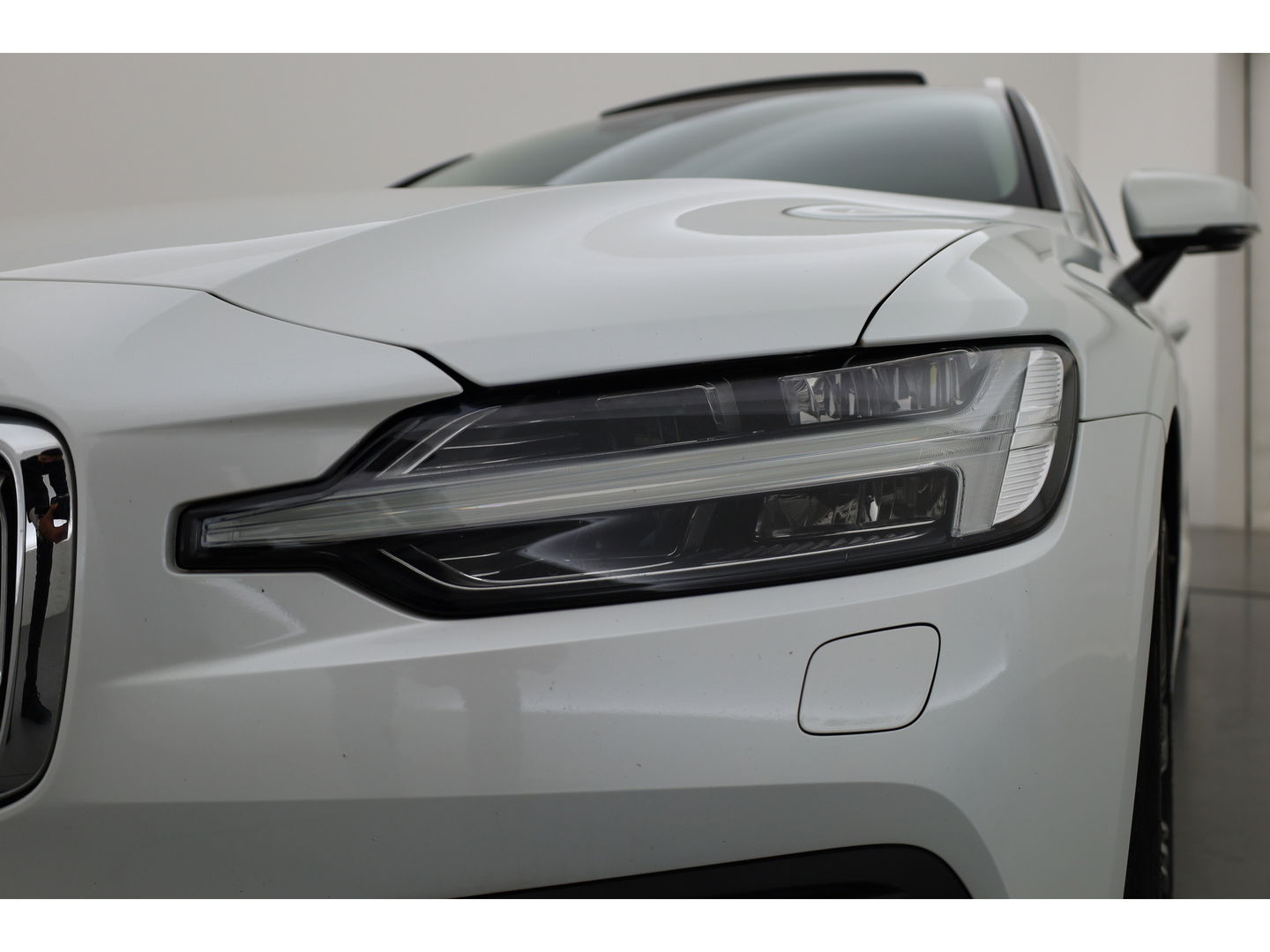 Volvo V60 2.0 T8 Recharge AWD R-Design | Pano | H&K | 360 Cam | Trekhaak | ACC | Stoel- Stuurverw. |