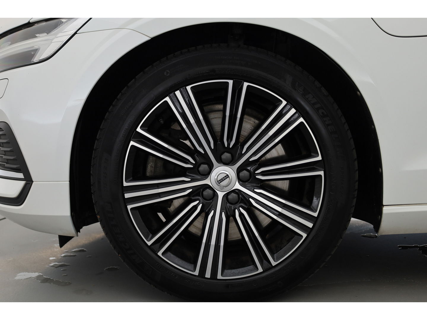 Volvo V60 2.0 T8 Recharge AWD R-Design | Pano | H&K | 360 Cam | Trekhaak | ACC | Stoel- Stuurverw. |