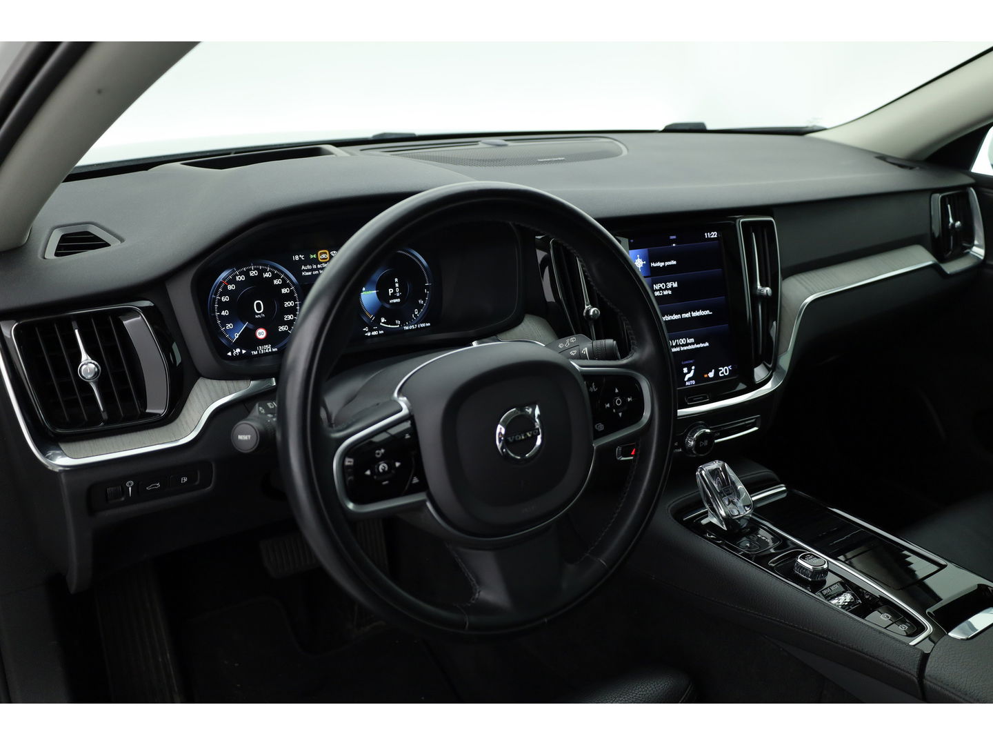 Volvo V60 2.0 T8 Recharge AWD R-Design | Pano | H&K | 360 Cam | Trekhaak | ACC | Stoel- Stuurverw. |