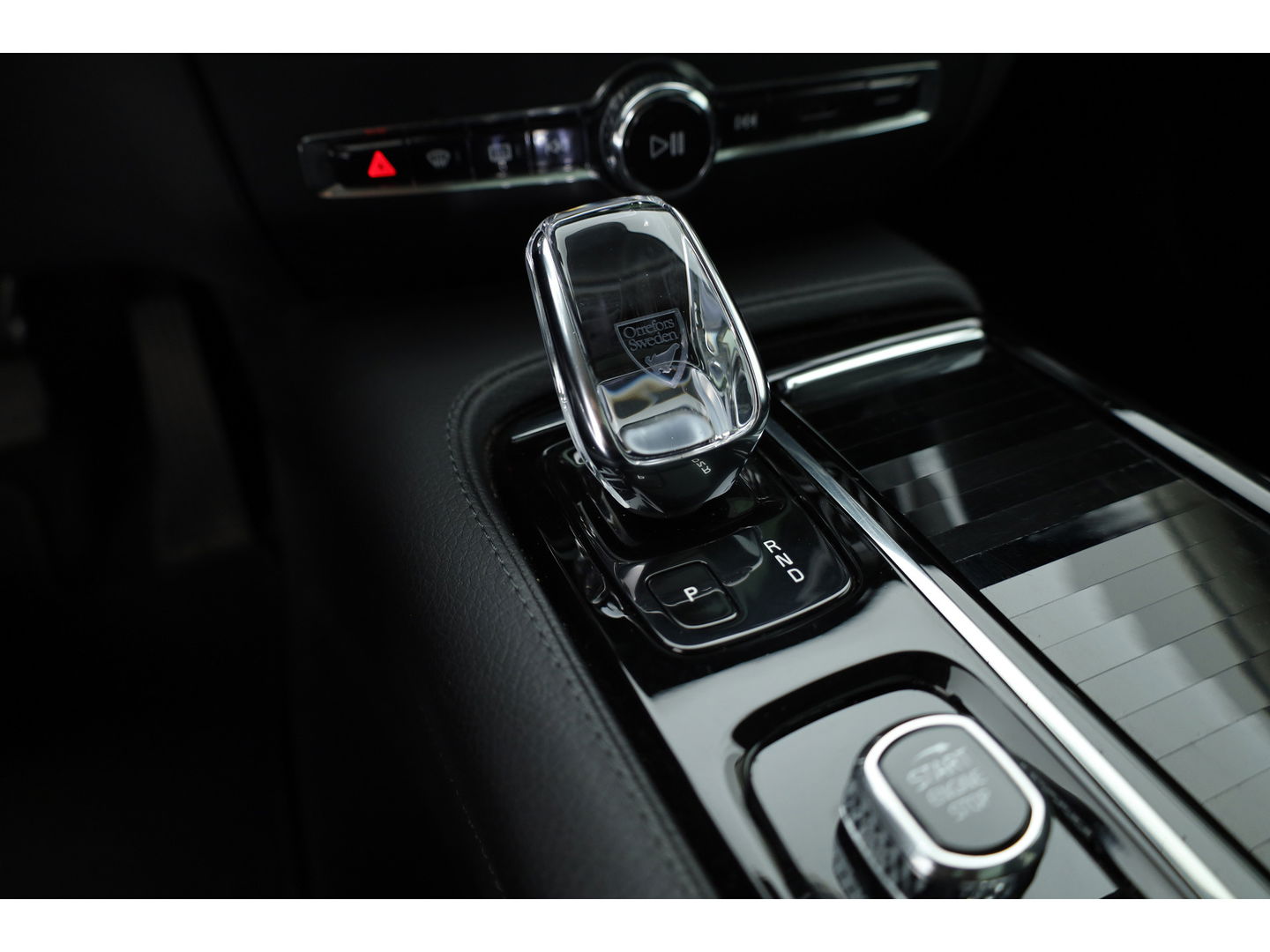Volvo V60 2.0 T8 Recharge AWD R-Design | Pano | H&K | 360 Cam | Trekhaak | ACC | Stoel- Stuurverw. |