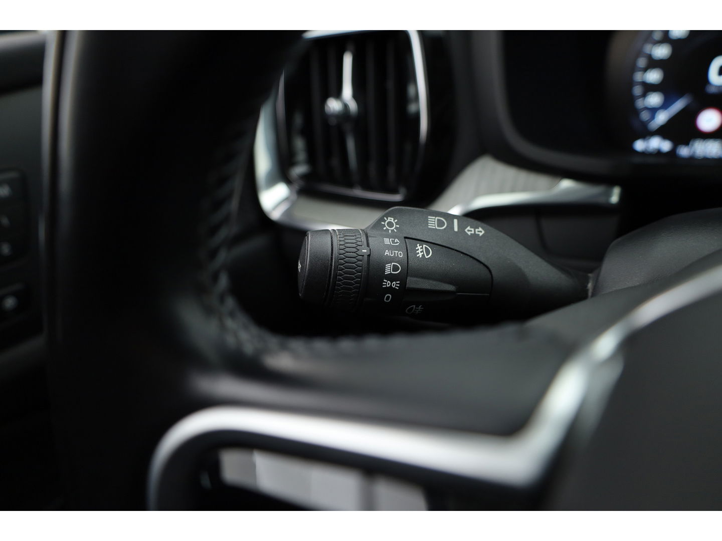 Volvo V60 2.0 T8 Recharge AWD R-Design | Pano | H&K | 360 Cam | Trekhaak | ACC | Stoel- Stuurverw. |