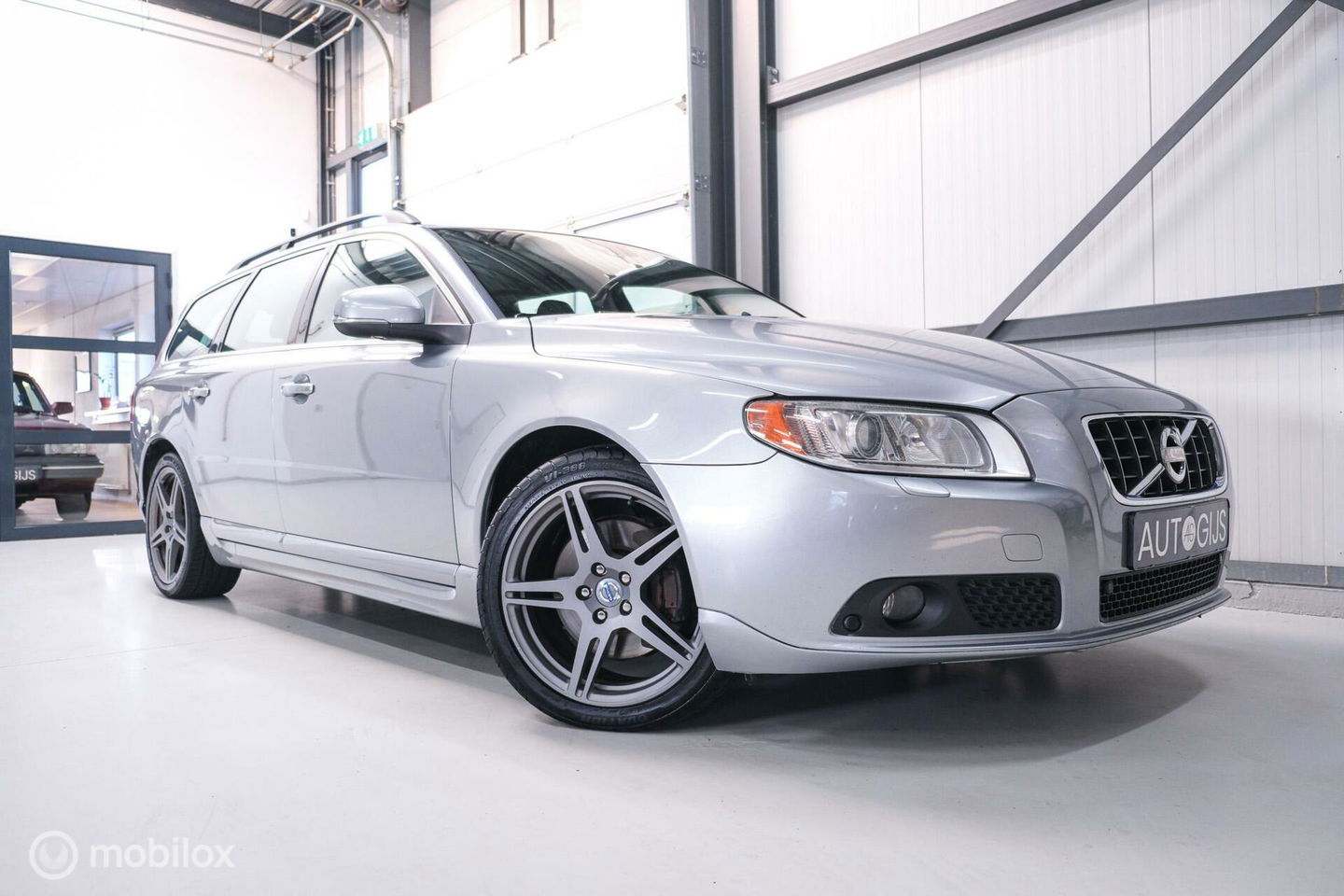 Volvo V70 2.0 D4 Summum | 5 cilinder | Automaat | Trekhaak | Leder | Bluetooth | xenon |