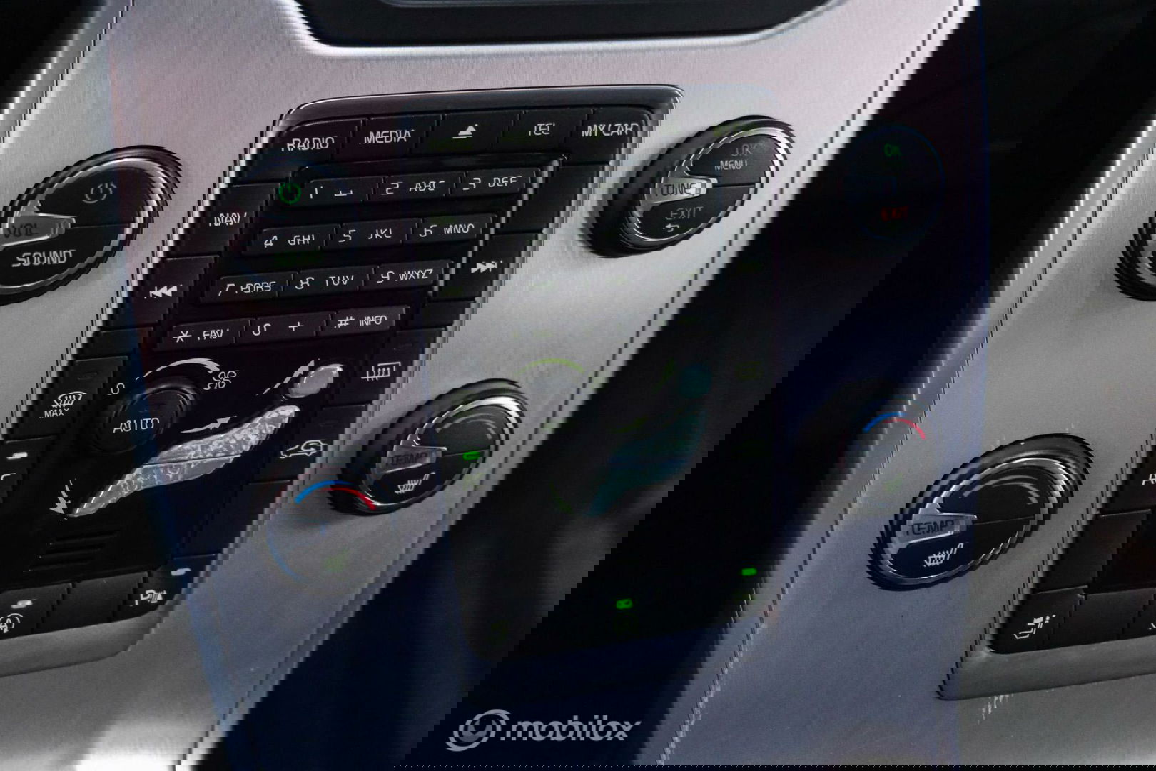 Volvo V70 2.0 D4 Summum | 5 cilinder | Automaat | Trekhaak | Leder | Bluetooth | xenon |