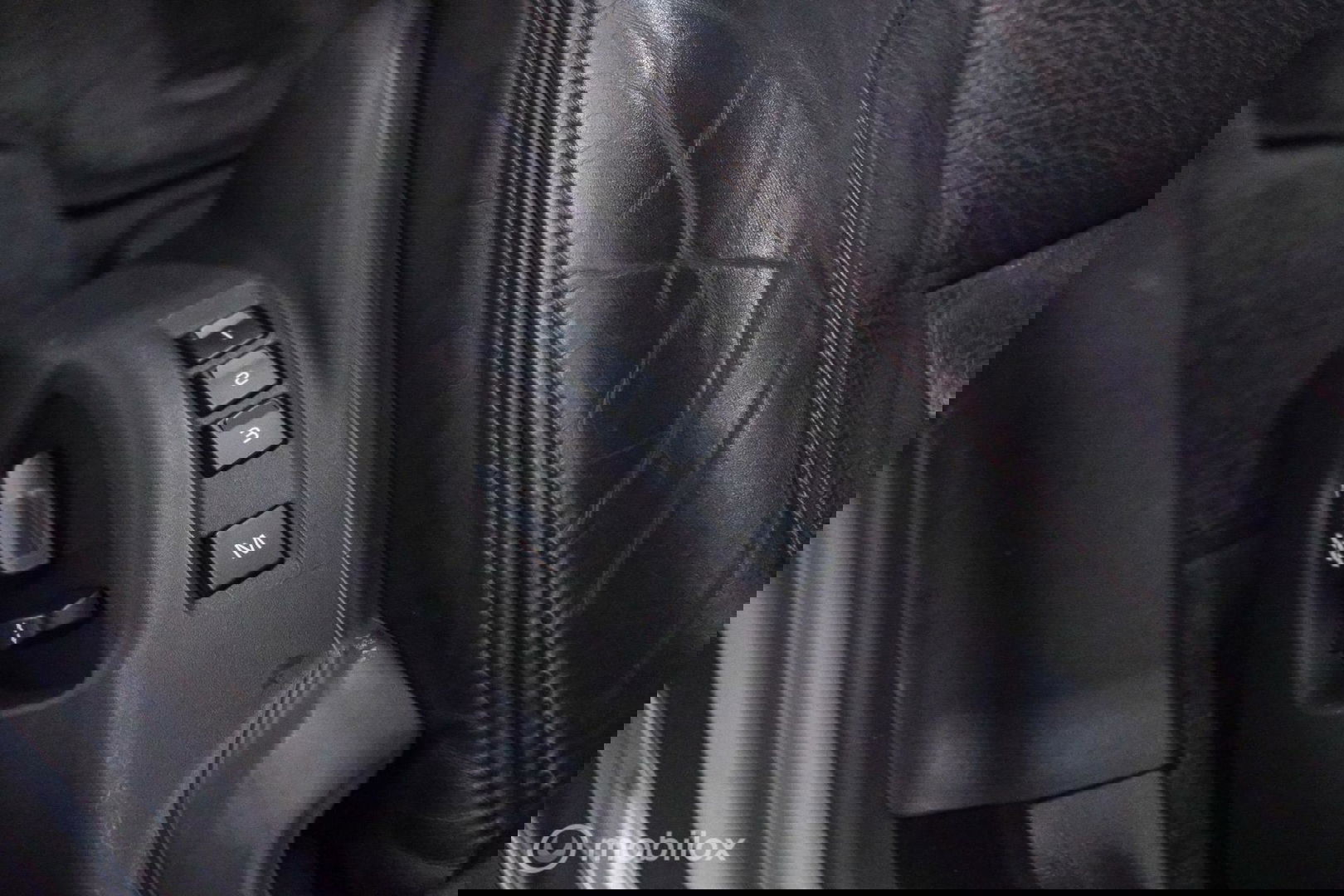 Volvo V70 2.0 D4 Summum | 5 cilinder | Automaat | Trekhaak | Leder | Bluetooth | xenon |