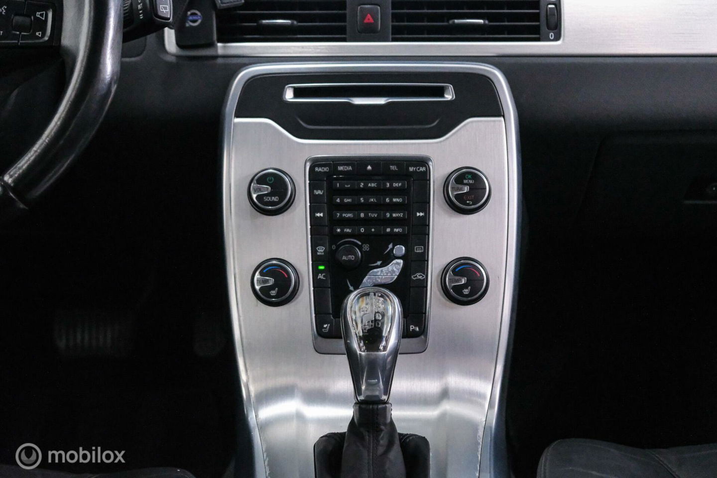Volvo V70 2.0 D4 Summum | 5 cilinder | Automaat | Trekhaak | Leder | Bluetooth | xenon |