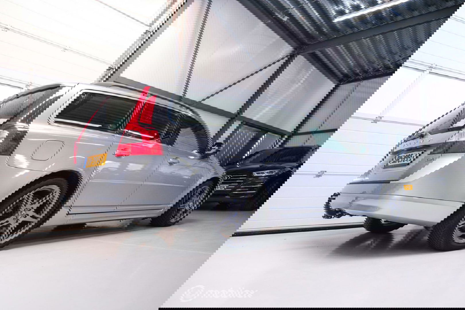 Volvo V70 2.0 D4 Summum | 5 cilinder | Automaat | Trekhaak | Leder | Bluetooth | xenon |