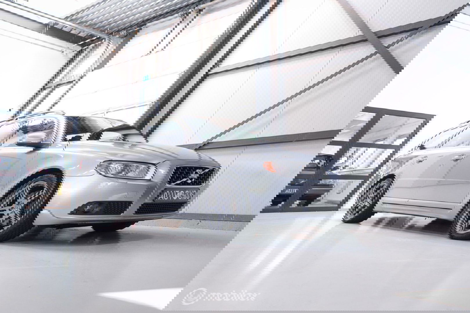 Volvo V70 2.0 D4 Summum | 5 cilinder | Automaat | Trekhaak | Leder | Bluetooth | xenon |