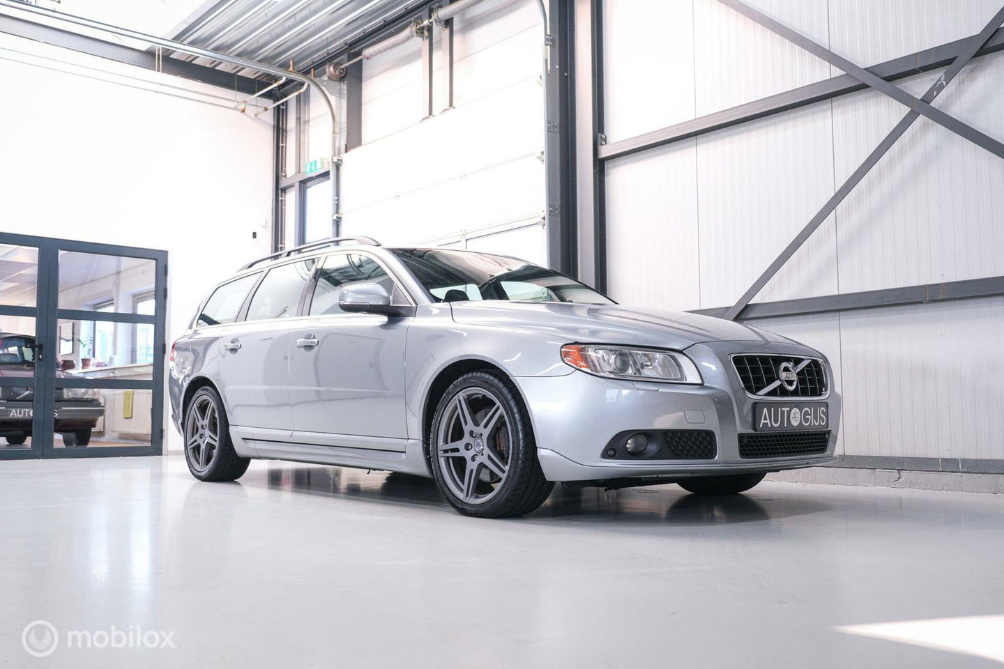 Volvo V70 2.0 D4 Summum | 5 cilinder | Automaat | Trekhaak | Leder | Bluetooth | xenon |