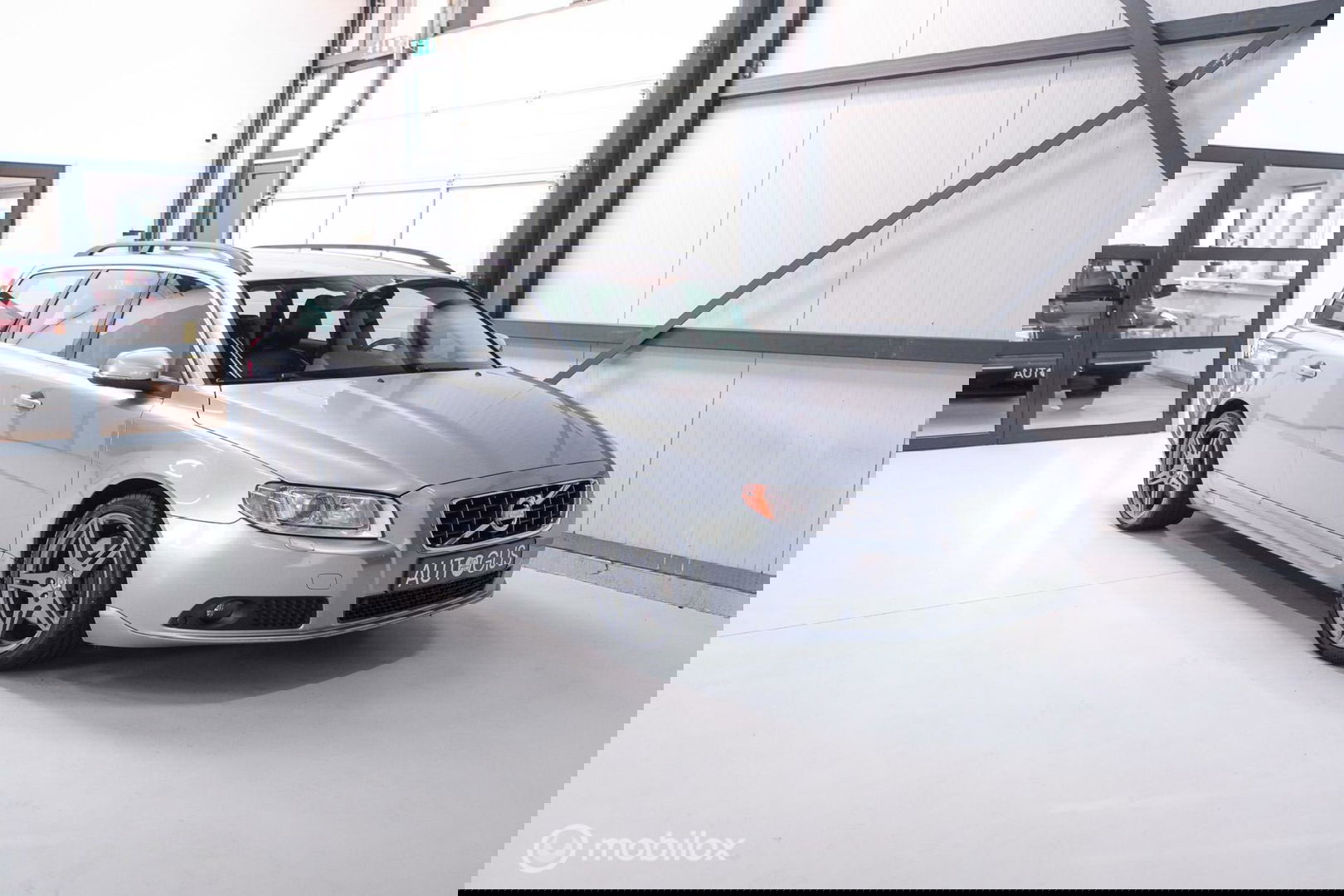 Volvo V70 2.0 D4 Summum | 5 cilinder | Automaat | Trekhaak | Leder | Bluetooth | xenon |