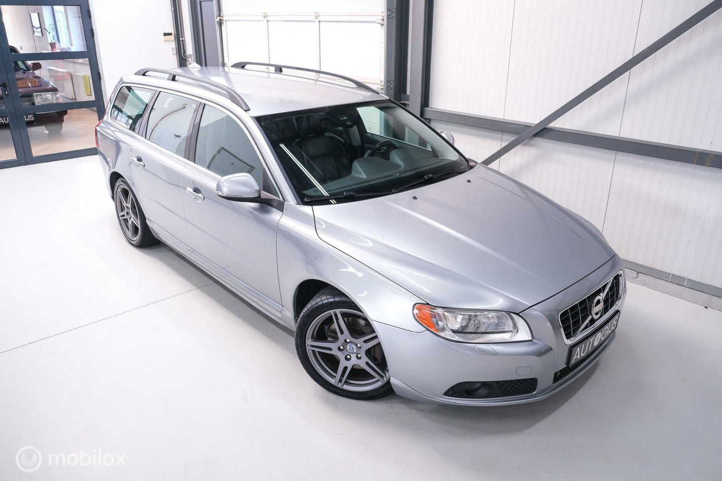 Volvo V70 2.0 D4 Summum | 5 cilinder | Automaat | Trekhaak | Leder | Bluetooth | xenon |