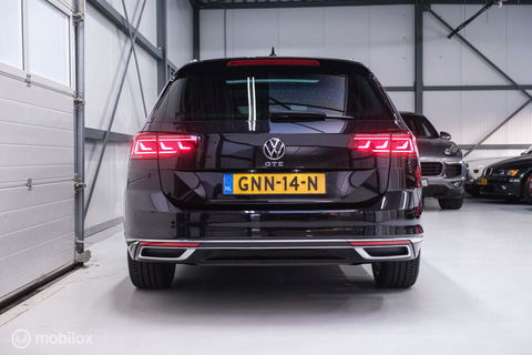 Volkswagen Passat Variant 1.4 TSI PHEV GTE | Pano | IQ LED | ERGO | Adaptive | Trekhaak | Leder alcantara | DAB | Digidash | Camera | Rijklaarprij