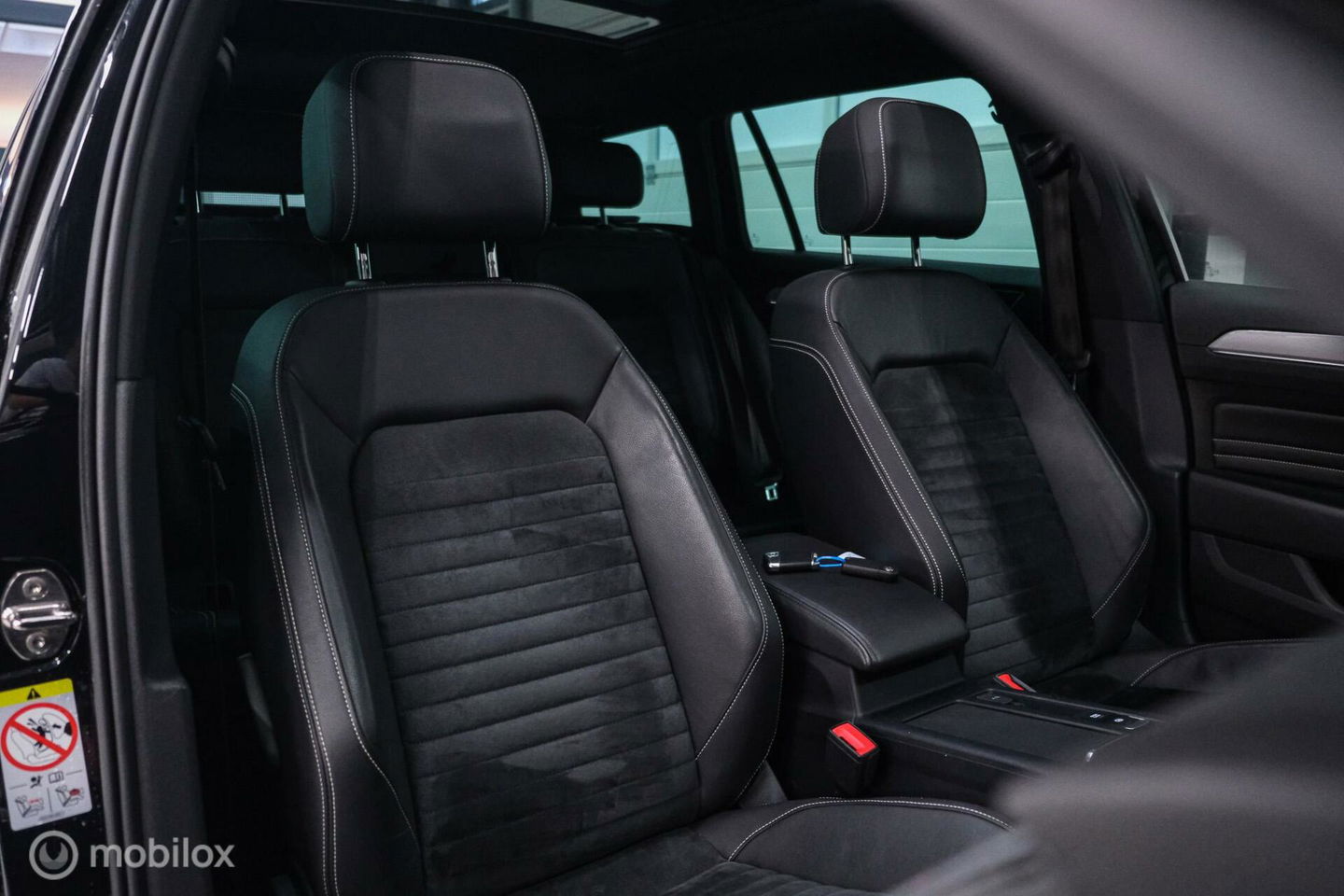 Volkswagen Passat Variant 1.4 TSI PHEV GTE | Pano | IQ LED | ERGO | Adaptive | Trekhaak | Leder alcantara | DAB | Digidash | Camera | Rijklaarprij
