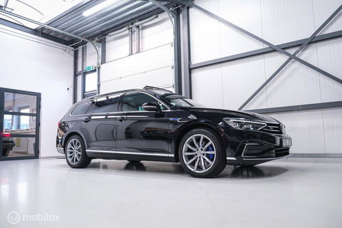 Volkswagen Passat Variant 1.4 TSI PHEV GTE | Pano | IQ LED | ERGO | Adaptive | Trekhaak | Leder alcantara | DAB | Digidash | Camera | Rijklaarprij