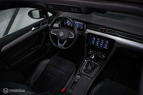 Volkswagen Passat Variant 1.4 TSI PHEV GTE | Pano | IQ LED | ERGO | Adaptive | Trekhaak | Leder alcantara | DAB | Digidash | Camera | Rijklaarprij