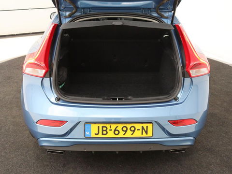 Volvo V40 2.0 T2 Momentum | Navigatie | Parkeerhulp | Climate control | Bluetooth | Cruise control