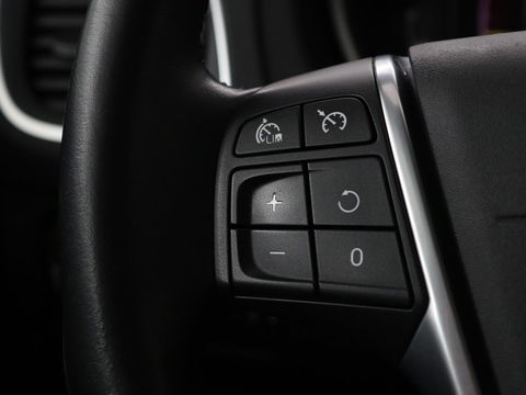 Volvo V40 2.0 T2 Momentum | Navigatie | Parkeerhulp | Climate control | Bluetooth | Cruise control