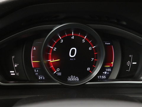 Volvo V40 2.0 T2 Momentum | Navigatie | Parkeerhulp | Climate control | Bluetooth | Cruise control