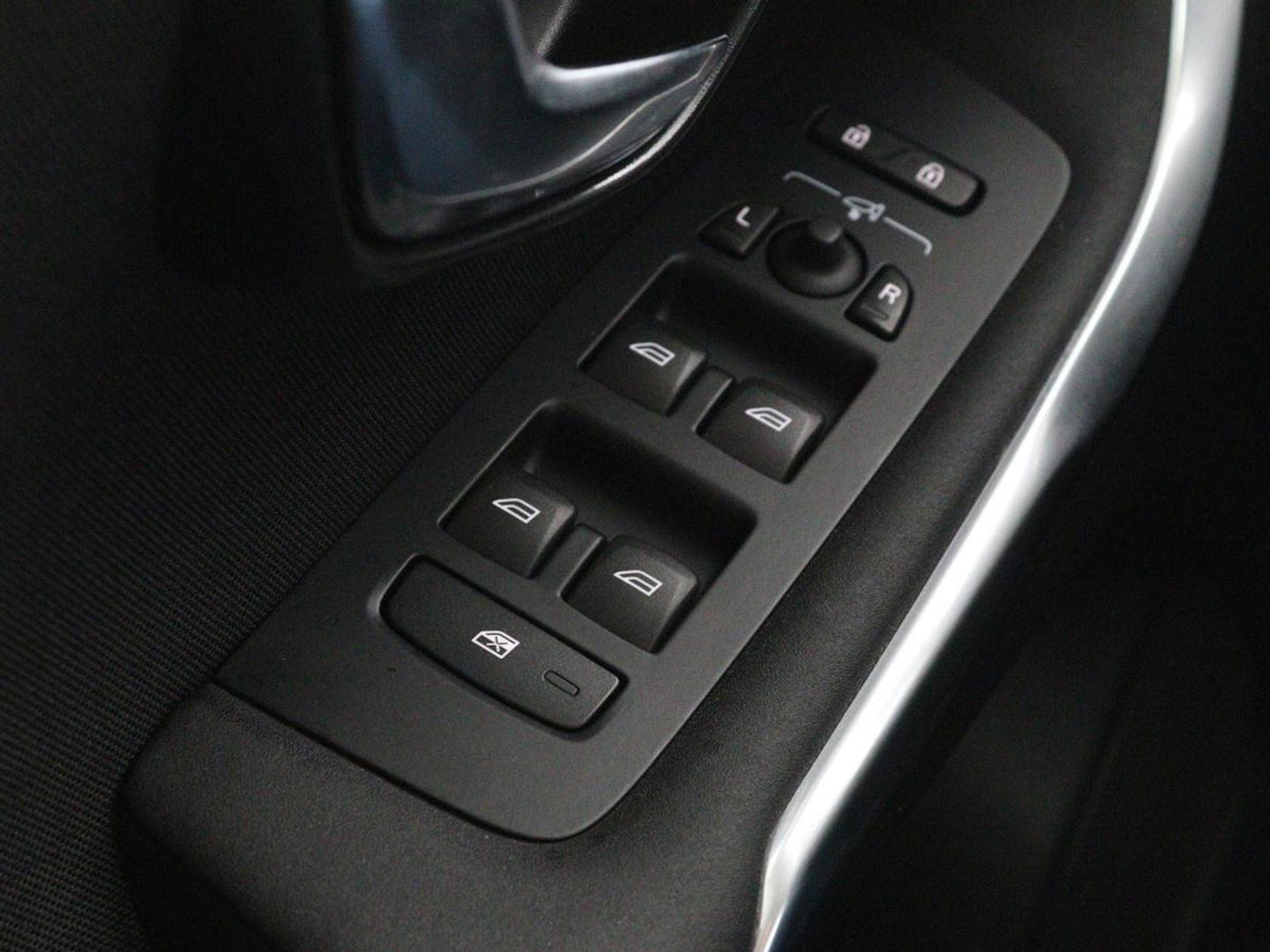 Volvo V40 2.0 T2 Momentum | Navigatie | Parkeerhulp | Climate control | Bluetooth | Cruise control