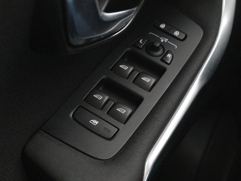 Volvo V40 2.0 T2 Momentum | Navigatie | Parkeerhulp | Climate control | Bluetooth | Cruise control