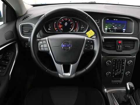 Volvo V40 2.0 T2 Momentum | Navigatie | Parkeerhulp | Climate control | Bluetooth | Cruise control