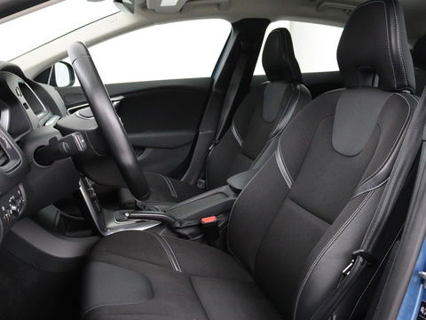 Volvo V40 2.0 T2 Momentum | Navigatie | Parkeerhulp | Climate control | Bluetooth | Cruise control