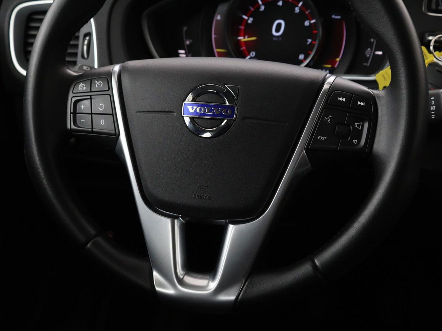 Volvo V40 2.0 T2 Momentum | Navigatie | Parkeerhulp | Climate control | Bluetooth | Cruise control