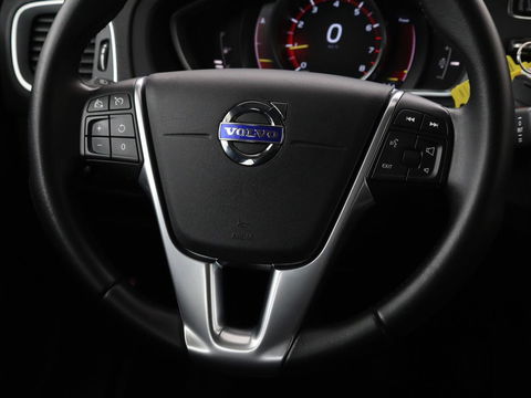 Volvo V40 2.0 T2 Momentum | Navigatie | Parkeerhulp | Climate control | Bluetooth | Cruise control