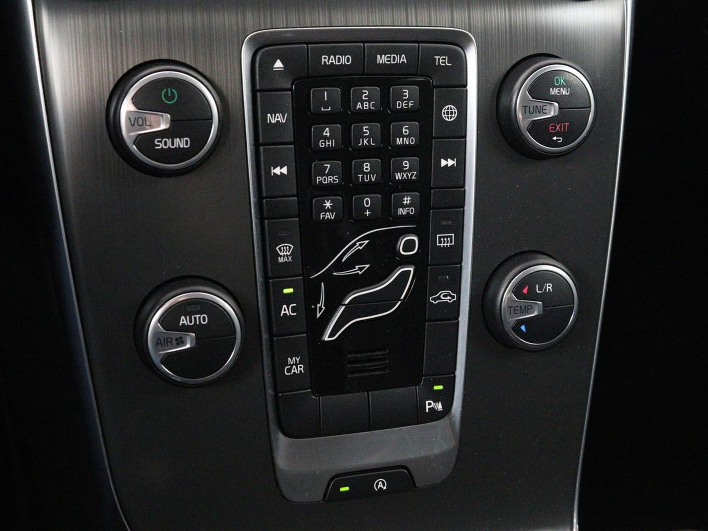Volvo V40 2.0 T2 Momentum | Navigatie | Parkeerhulp | Climate control | Bluetooth | Cruise control