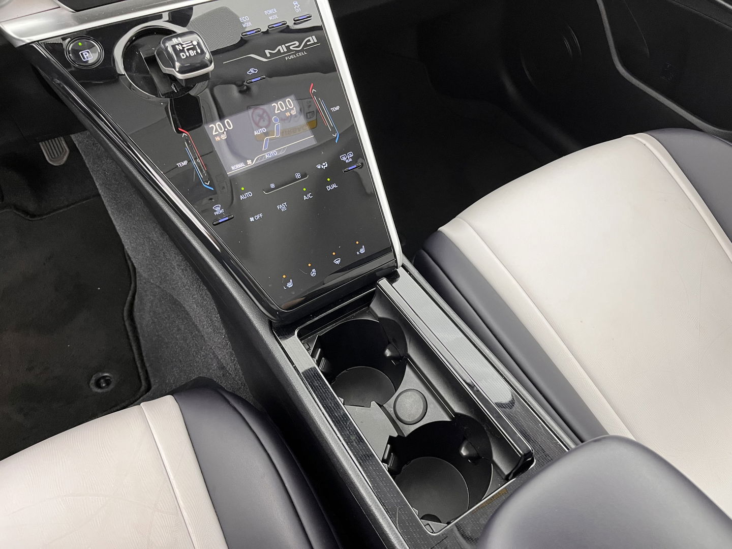 Toyota Mirai FCV Executive [ HYDROGEN ] [INCL-BTW] Aut. *LUXURY-LEATHER | FULL-LED | JBL-SOUNDSYSTEM | CAMERA | KEYLESS | MEMORY-PACK | ADAPTIVE-CRUISE | BLIND-SPOT |  DAB | NAVI-FULLMAP | DIGI-COCKPIT | COMFORT-SEATS | LANE-ASSIST
