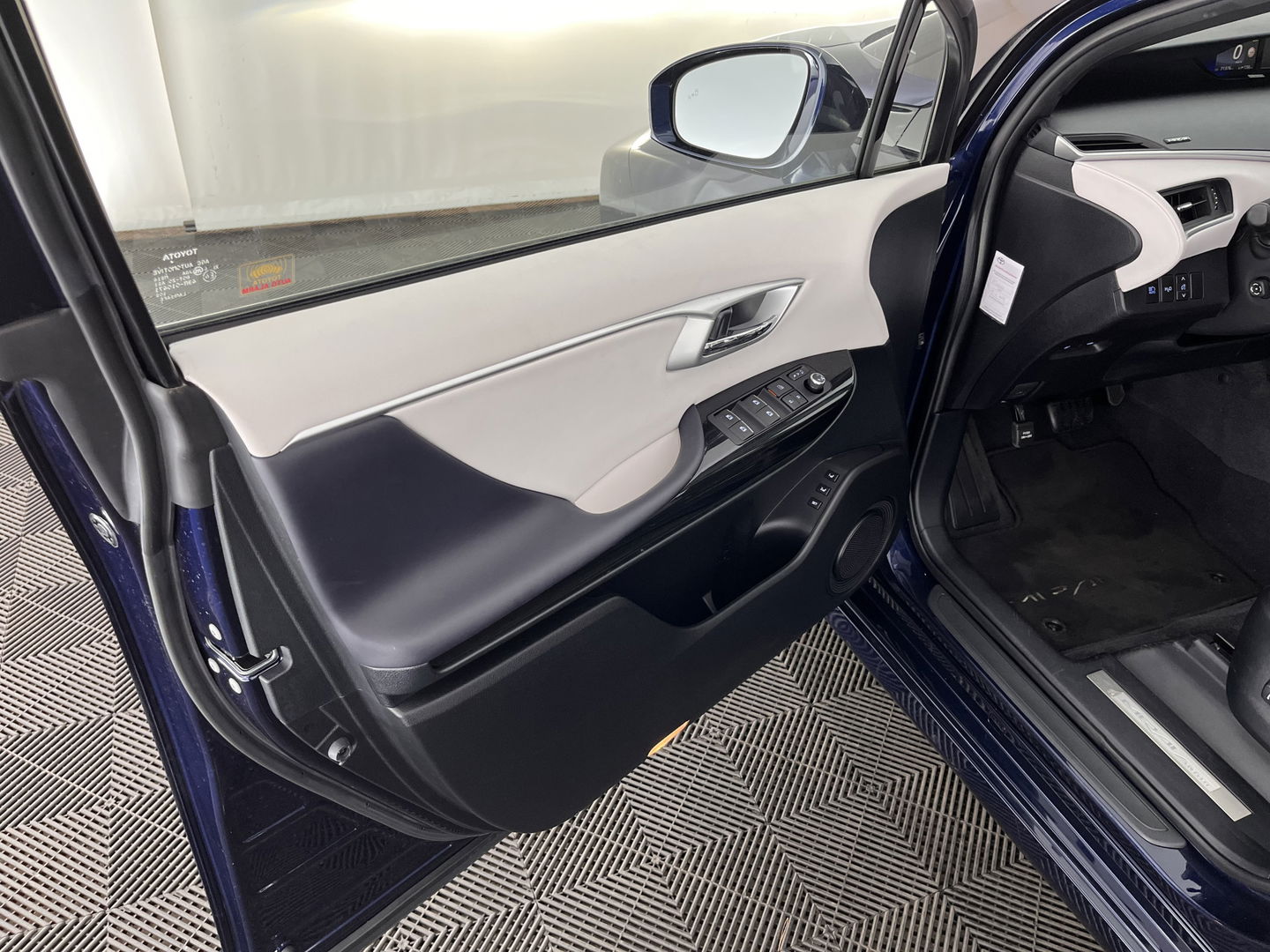 Toyota Mirai FCV Executive [ HYDROGEN ] [INCL-BTW] Aut. *LUXURY-LEATHER | FULL-LED | JBL-SOUNDSYSTEM | CAMERA | KEYLESS | MEMORY-PACK | ADAPTIVE-CRUISE | BLIND-SPOT |  DAB | NAVI-FULLMAP | DIGI-COCKPIT | COMFORT-SEATS | LANE-ASSIST