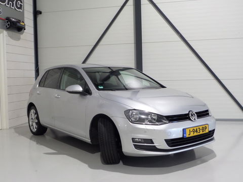 Volkswagen Golf 1.2 TSI Highline Apple-Carplay Stoelverwarming Parkeersensoren Navigatie Bluetooth Cruise-control Wireless-carplay
