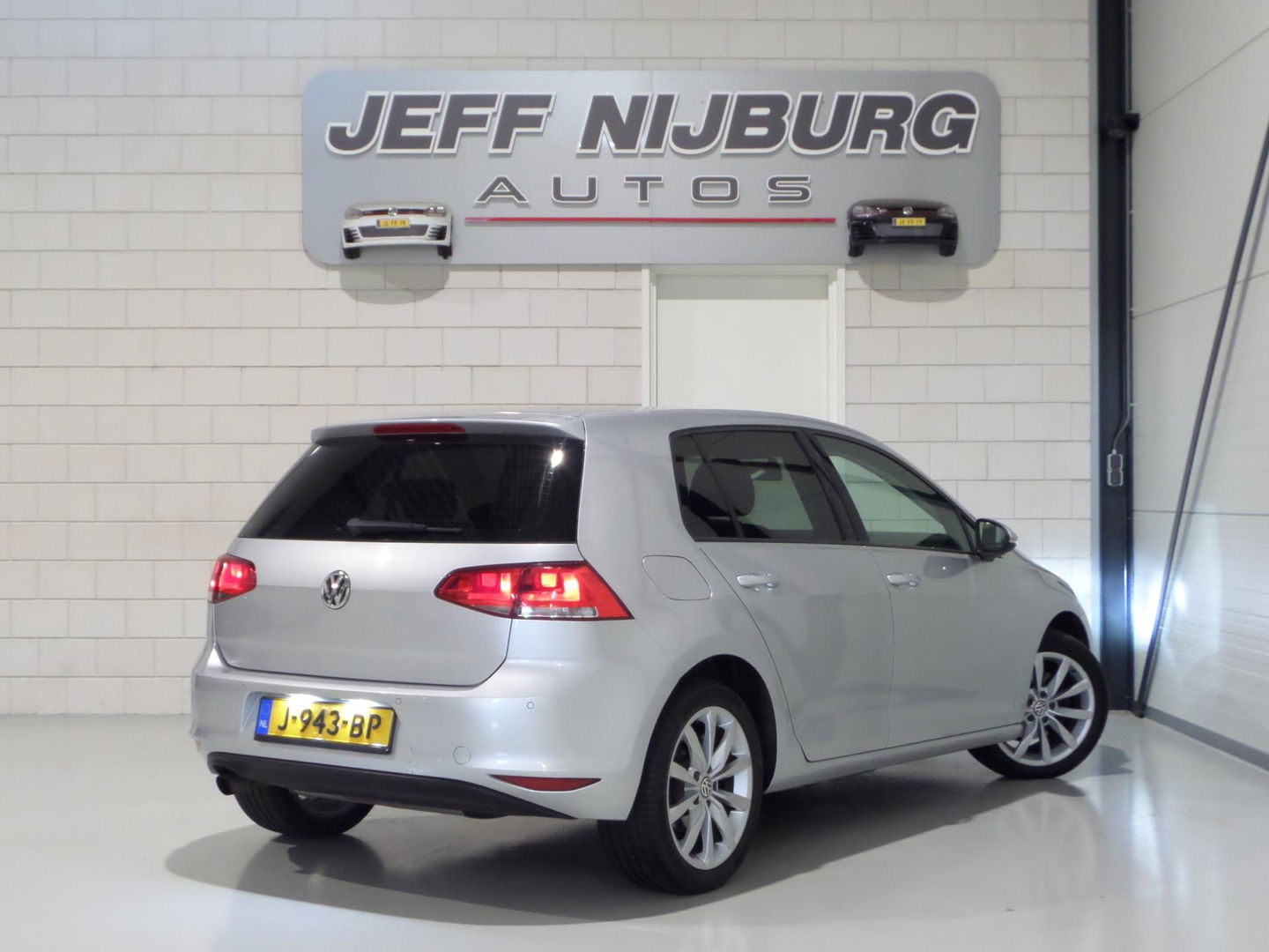 Volkswagen Golf 1.2 TSI Highline Apple-Carplay Stoelverwarming Parkeersensoren Navigatie Bluetooth Cruise-control Wireless-carplay