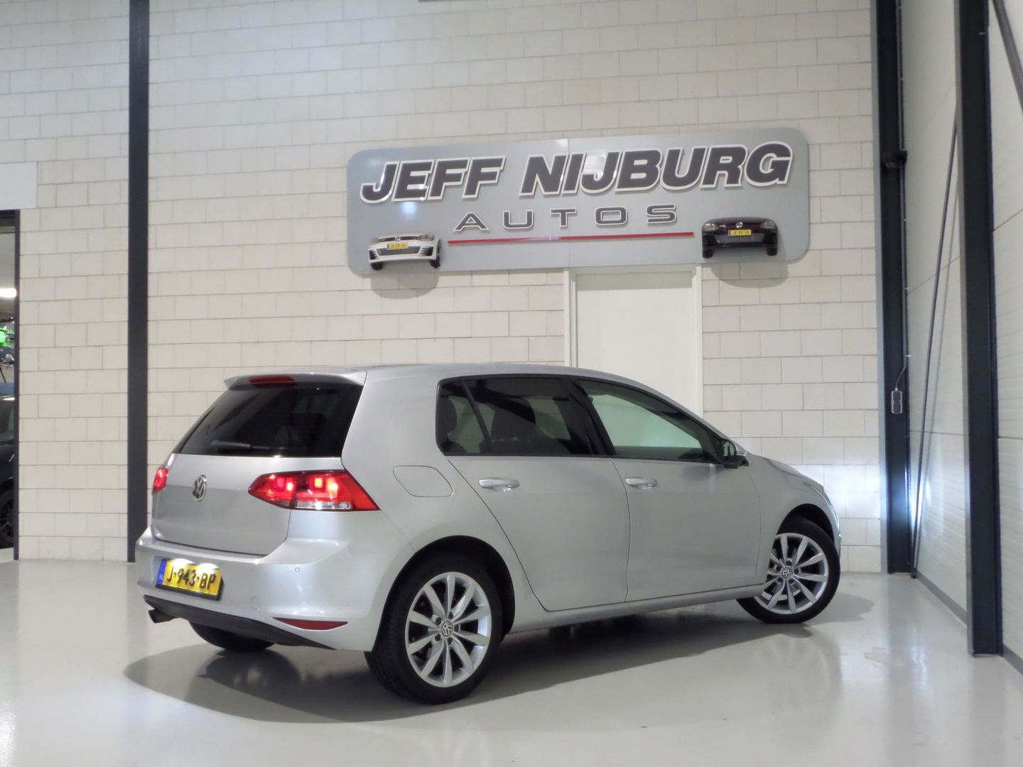 Volkswagen Golf 1.2 TSI Highline Apple-Carplay Stoelverwarming Parkeersensoren Navigatie Bluetooth Cruise-control Wireless-carplay