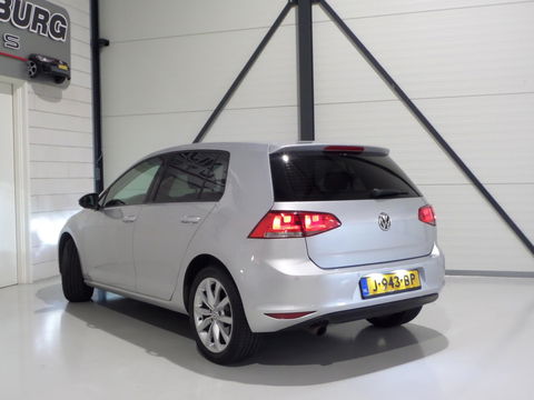 Volkswagen Golf 1.2 TSI Highline Apple-Carplay Stoelverwarming Parkeersensoren Navigatie Bluetooth Cruise-control Wireless-carplay