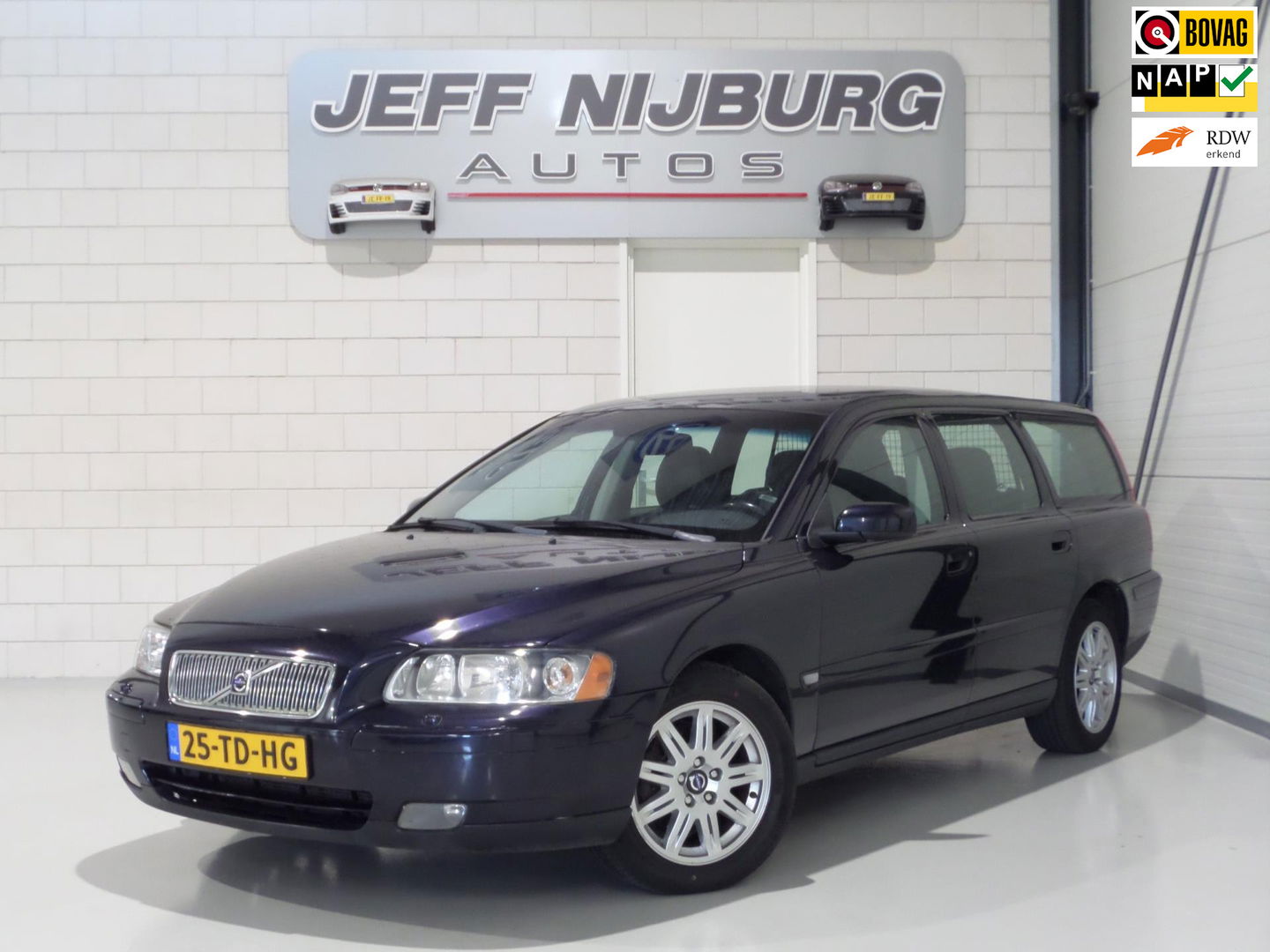 Volvo V70 2.4 Edition II "Automaat" Youngtimer Trekhaak Leer Stoelverwarming Bluetooth Parkeersensoren Cruise-control
