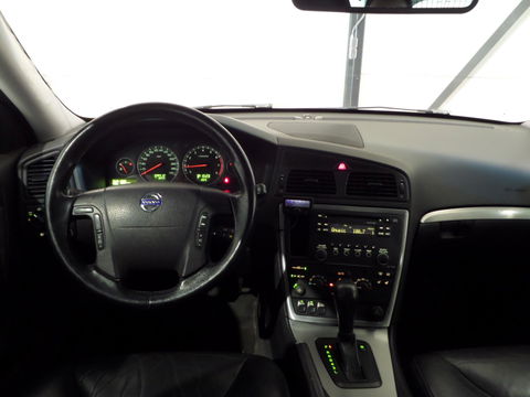 Volvo V70 2.4 Edition II "Automaat" Youngtimer Trekhaak Leer Stoelverwarming Bluetooth Parkeersensoren Cruise-control