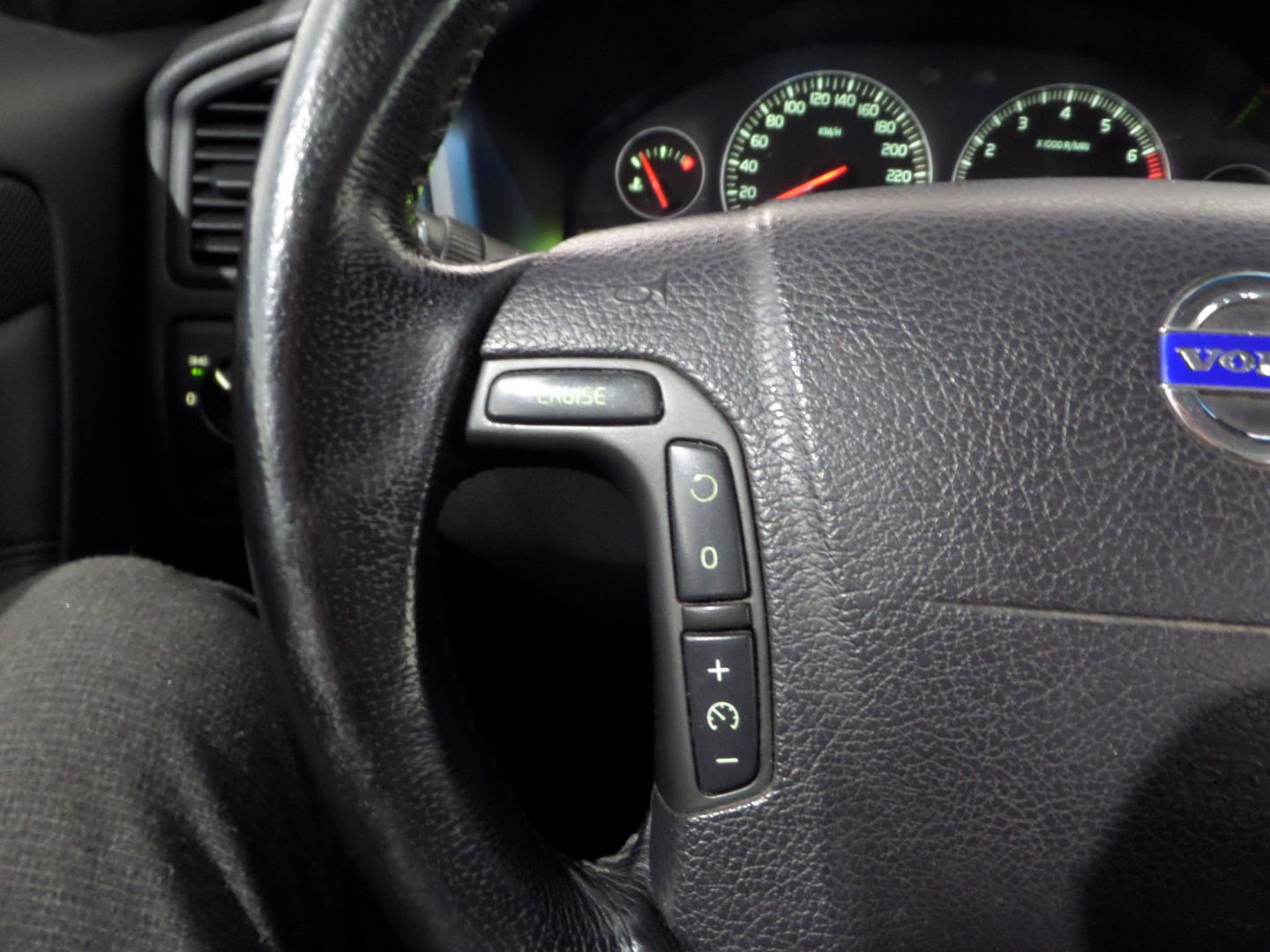 Volvo V70 2.4 Edition II "Automaat" Youngtimer Trekhaak Leer Stoelverwarming Bluetooth Parkeersensoren Cruise-control