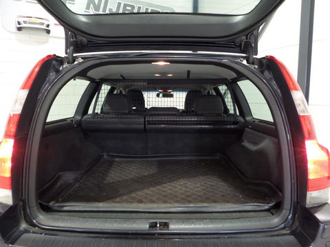 Volvo V70 2.4 Edition II "Automaat" Youngtimer Trekhaak Leer Stoelverwarming Bluetooth Parkeersensoren Cruise-control