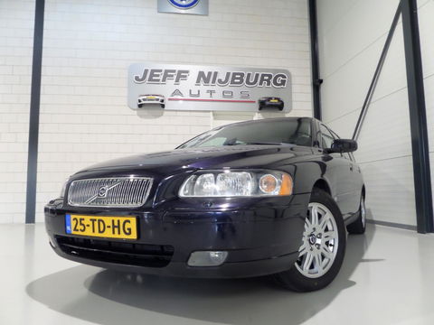 Volvo V70 2.4 Edition II "Automaat" Youngtimer Trekhaak Leer Stoelverwarming Bluetooth Parkeersensoren Cruise-control