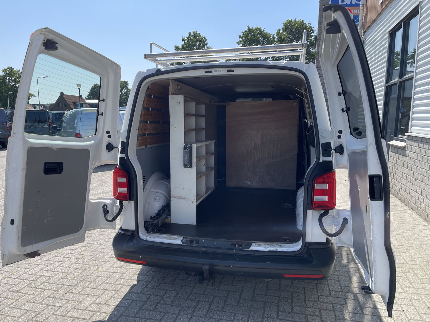 Volkswagen Transporter 2.0 TDI 102pk L2H1 Trendline / vaste prijs rijklaar € 13.950 ex btw / lease vanaf € 316 / euro 6 diesel / bpm vrij / airco / imperial / trekhaak 2200 kg !
