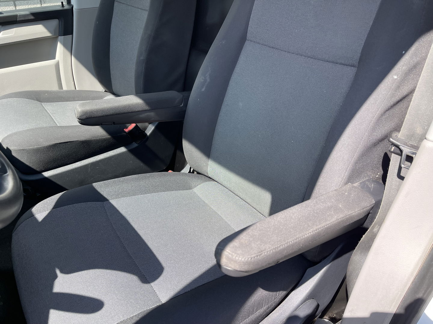 Volkswagen Transporter 2.0 TDI 102pk L2H1 Trendline / vaste prijs rijklaar € 13.950 ex btw / lease vanaf € 316 / euro 6 diesel / bpm vrij / airco / imperial / trekhaak 2200 kg !